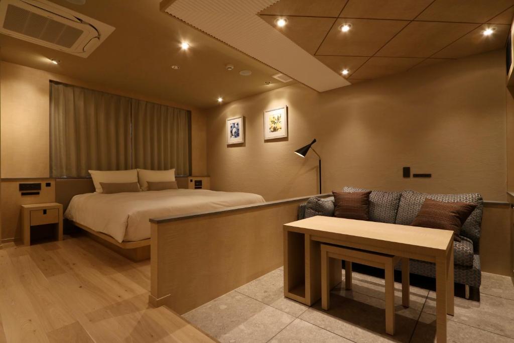 Postel nebo postele na pokoji v ubytování TERRACE HOTEL f 新大阪