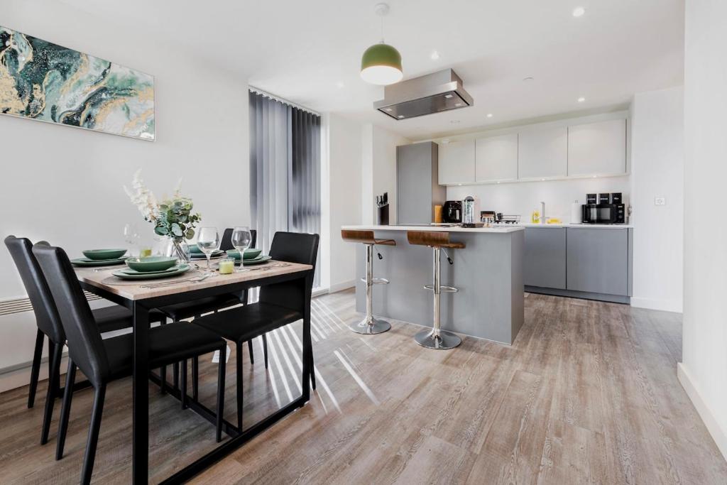 Curated visual reference: Visual Reference: Stylish Skyline Apartment 2 Bed 2 Bath Gym Concierge In