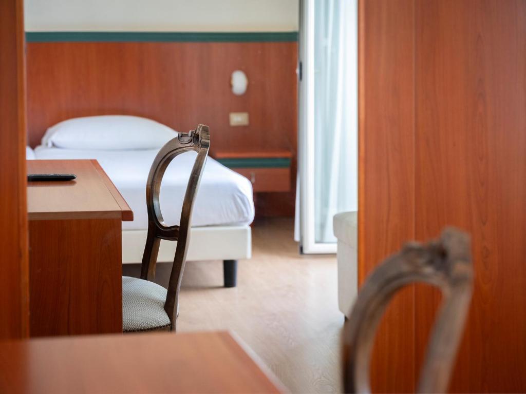 Postel nebo postele na pokoji v ubytování Hotel Carillon