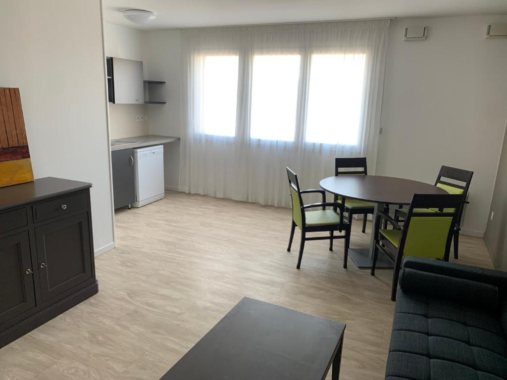 Terres de France - Appart Hôtel Rouen Flaubert - One-Bedroom Apartment