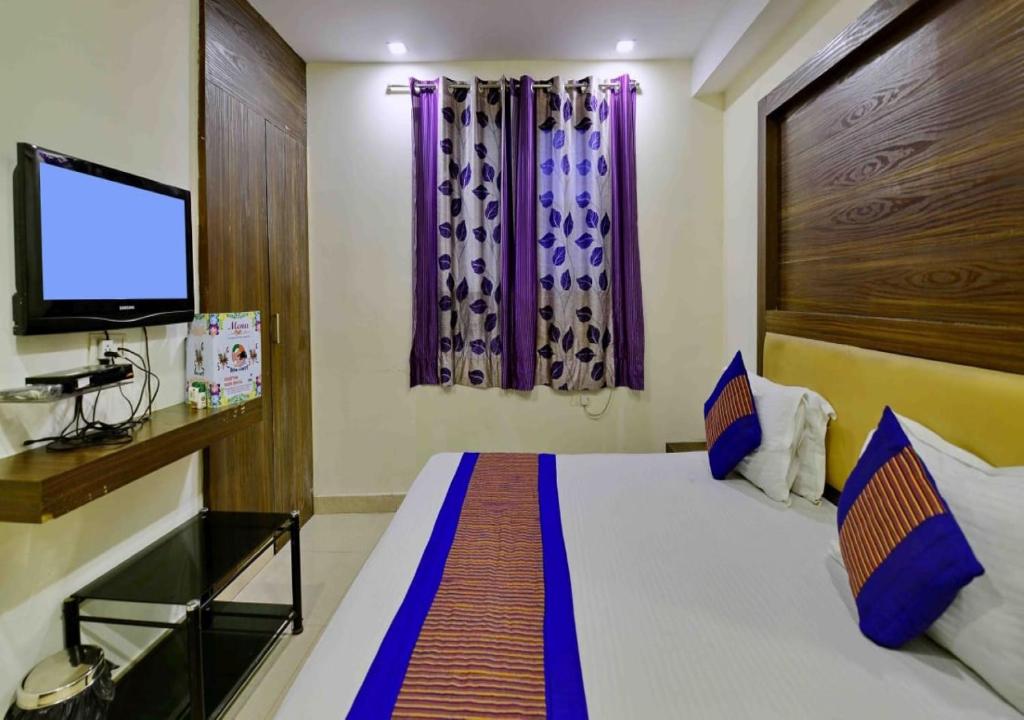 Letto o letti in una camera di Hotel SPOT By A1Rooms- Walking The Station and Metro Station