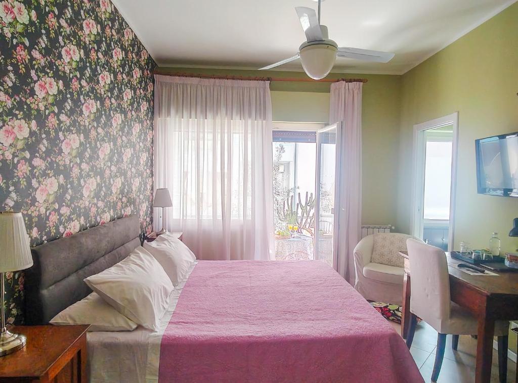 Un pat sau paturi într-o cameră la 120 Rodionoff B&B - connection with Airport and Mondello Beach