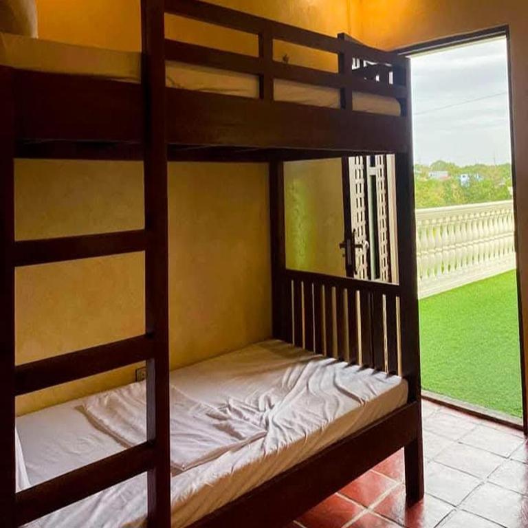 Postel nebo postele na pokoji v ubytování Sibsib Baybayin Beach Resort