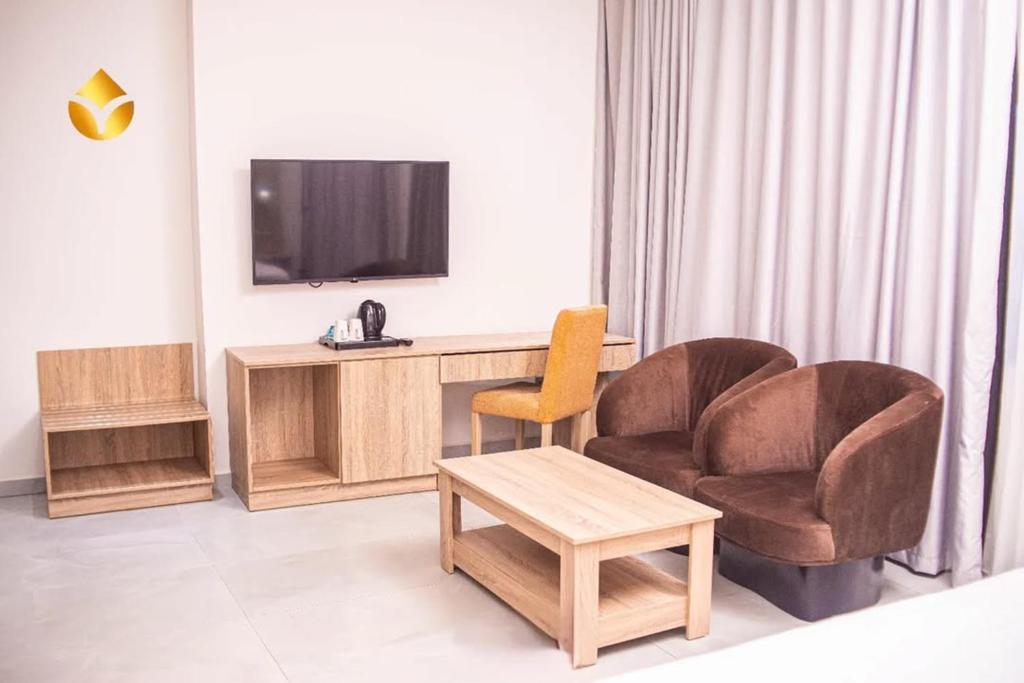 TV a/nebo společenská místnost v ubytování OTI Hotel Benin