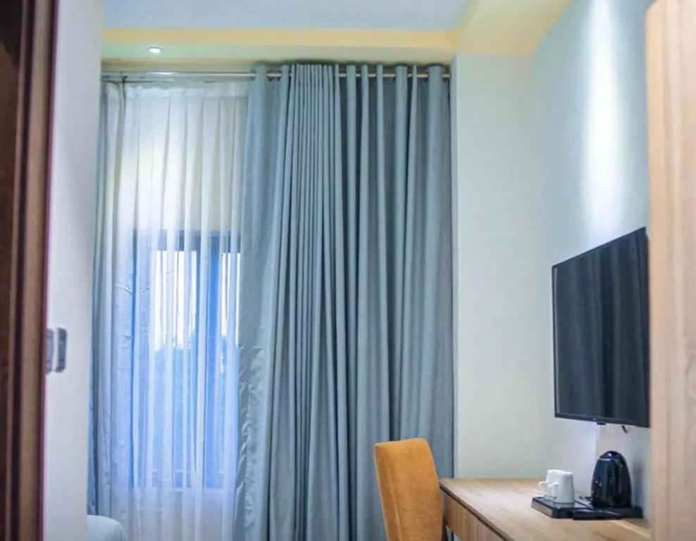 TV a/nebo společenská místnost v ubytování OTI Hotel Benin