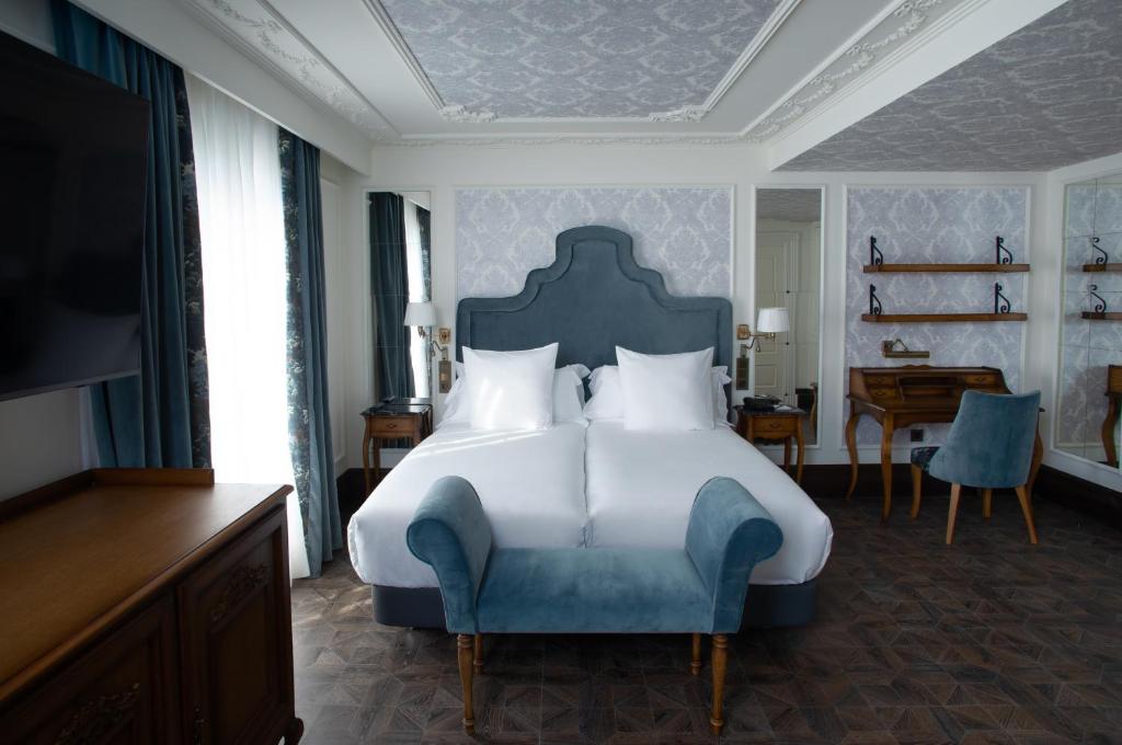 Postel nebo postele na pokoji v ubytování Hotel Luze Boutique San Sebastian