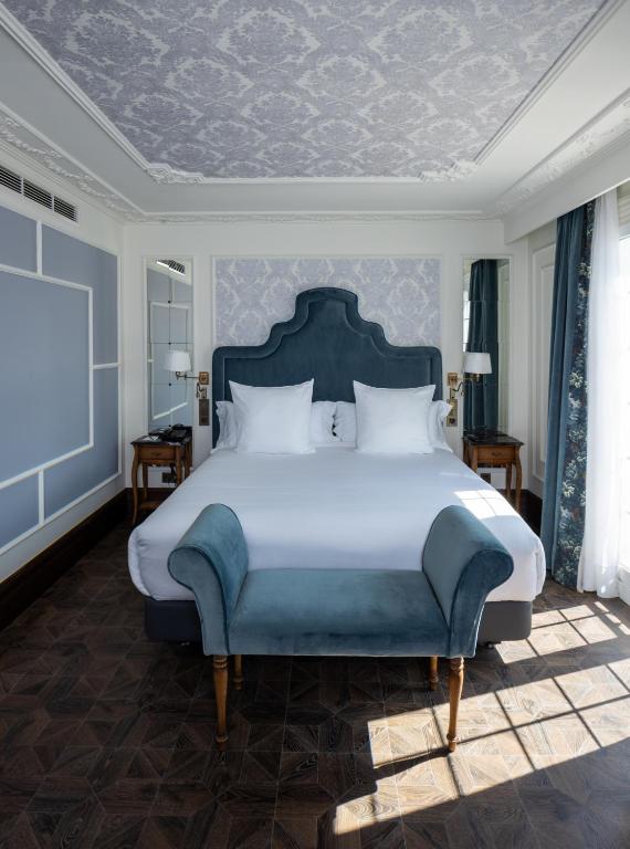 Postel nebo postele na pokoji v ubytování Hotel Luze Boutique San Sebastian