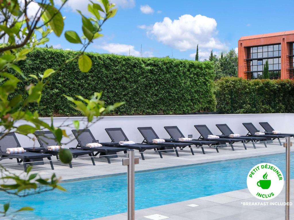 Bazén v ubytování Ibis Styles Toulouse Labège nebo v jeho okolí