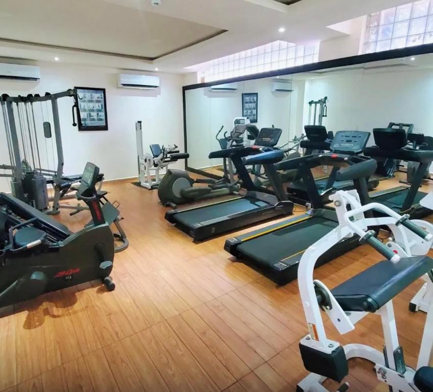 Fitness centrum a/nebo fitness zařízení v ubytování OTI Hotel Benin