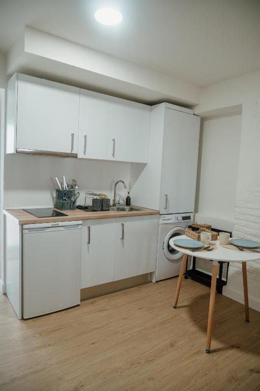 Kuchyň nebo kuchyňský kout v ubytování REFORMADO Apartamento Los Jereles