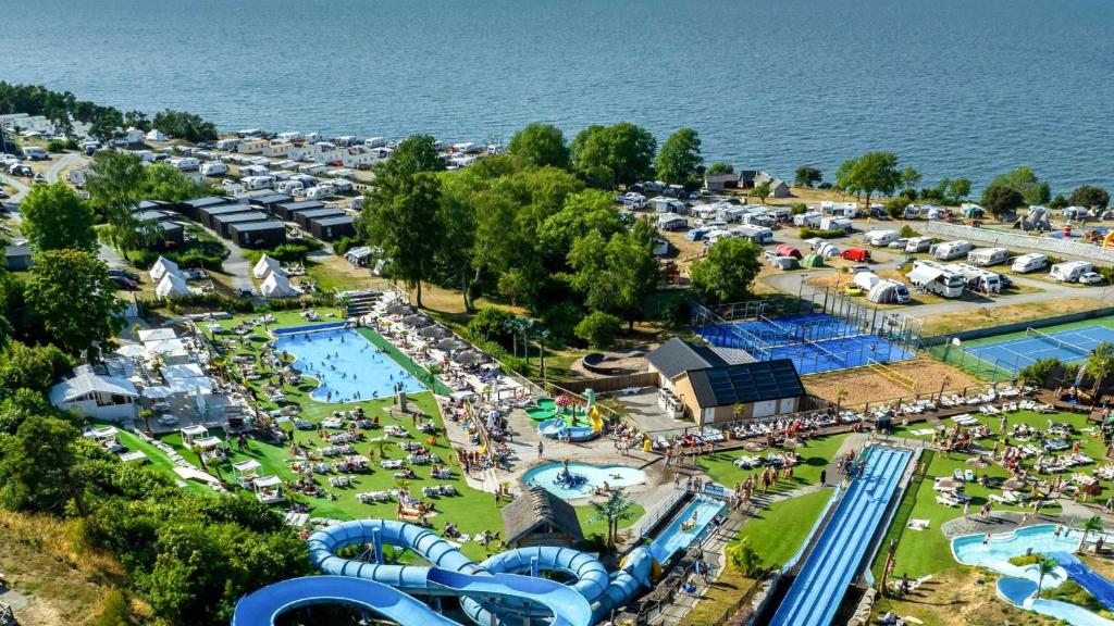 Bazén v ubytování Hotell Kneippbyn Resort Visby nebo v jeho okolí