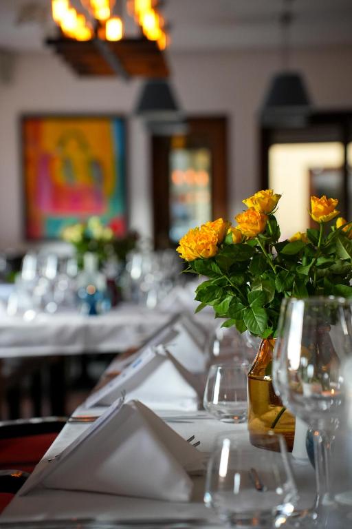 Restaurace v ubytování Imola Udvarház Dessert Hotel