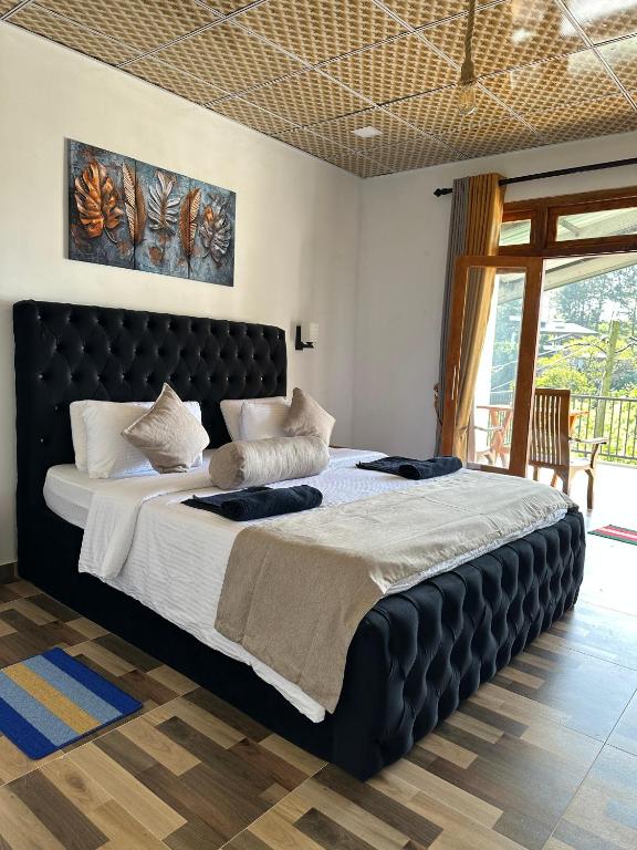 Postel nebo postele na pokoji v ubytování Royal Vantage
