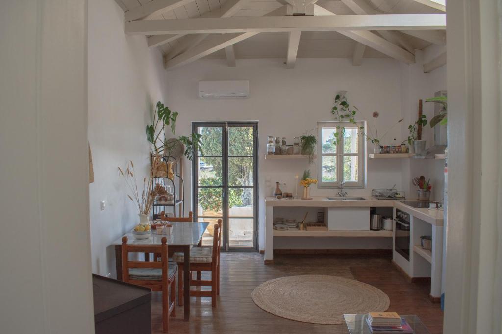 a kitchen and dining room with a table and chairs at Ataraxia in Aroniadika