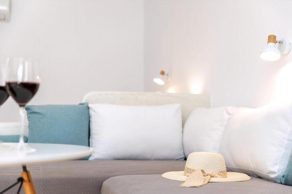 Χώρος καθιστικού στο Junior Suite For 4 Dpan Saint George Naxos