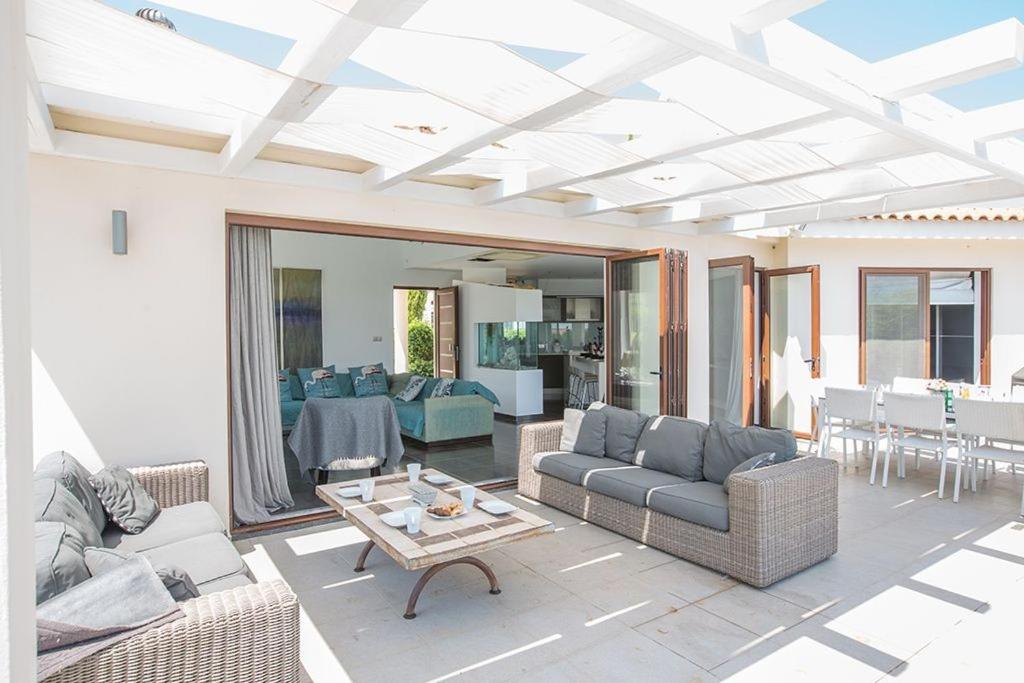Villa Protaras Sunshine, Stylish 4Bdr Villa With Pool, Close To Fig Tree Bay Beach