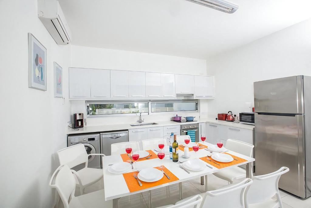 Villa Ochosto Selene - Stunning 5 Bedroom Protaras Villa With Private Pool - Close To The Beach