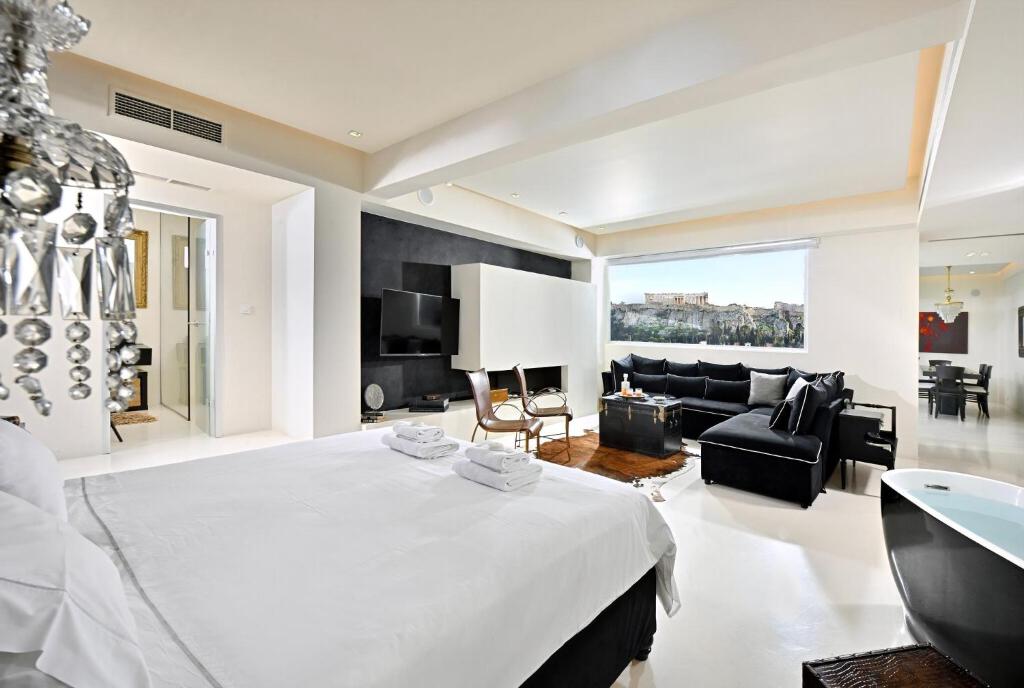 เตียงในห้องที่ Stunning Athens Penthouse Historic Centre Location Alto Penthouse Acroposlis View Psyrri