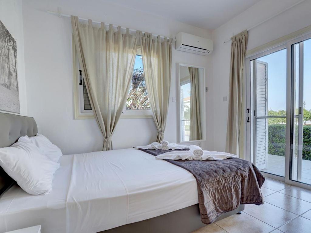 Villa Oforo Selene - Stunning 4 Bedroom Villa - By Fig Tree Bay Beach - Sea Views