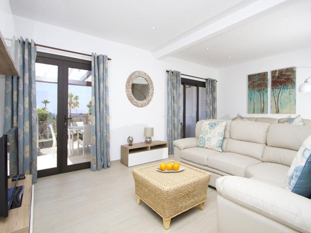 Posedenie v ubytovaní Modern Villa In Los Mojones 4 Bedrooms Large Heated Pool Villa Mojones Puerto Del Carmen