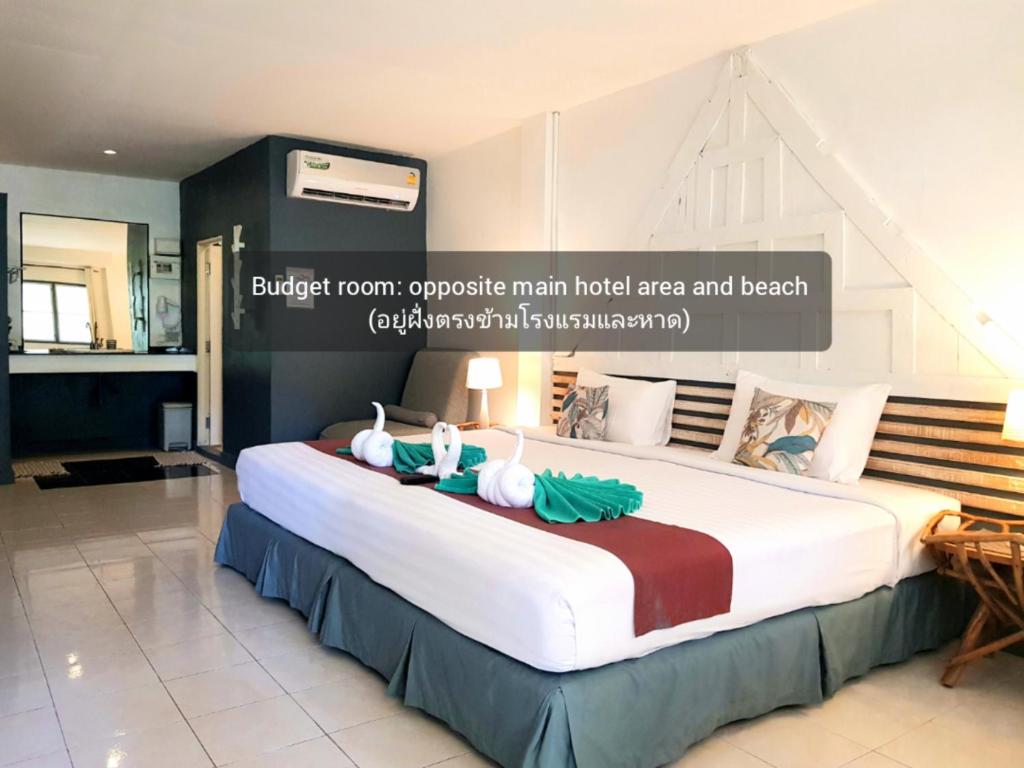Кровать или кровати в номере Koh Chang Cliff Beach Resort