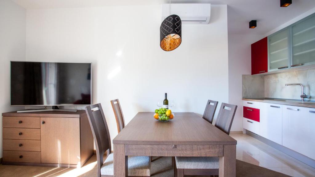 Kuchyň nebo kuchyňský kout v ubytování Rooms & Apartments Toni