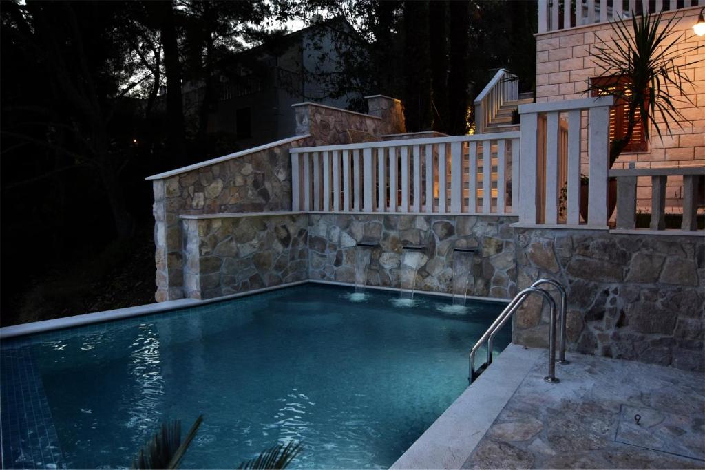 Spectacular Beachfront Brac Villa 6 Bedrooms Villa Selca Violet Magnificent Views Of The Adriatic Sea Heated Pool Selca