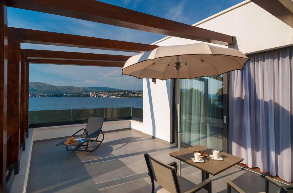 Seafront Ciovo Villa Villa Trogir Deluxe Dva 6 Beautiful Bedrooms Private Pools Sea Front - Sauna