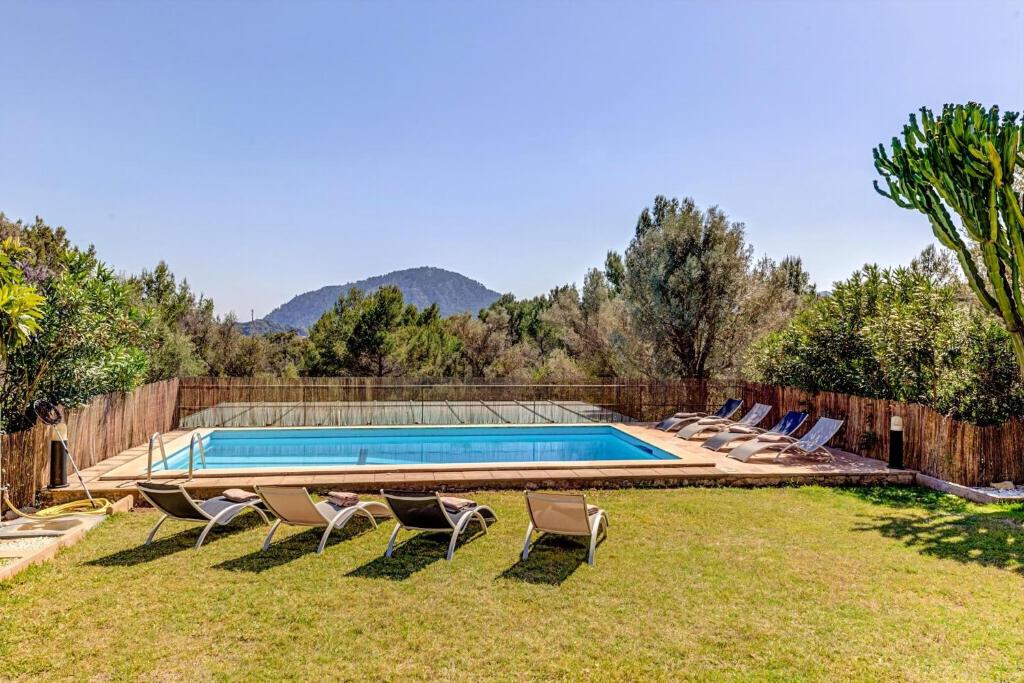 Bazén v ubytovaní Tranquil Pollensa Villa Finca Plana Den Rull Set In The Beautiful Ternelles Valley Private Pool alebo v jeho blízkosti