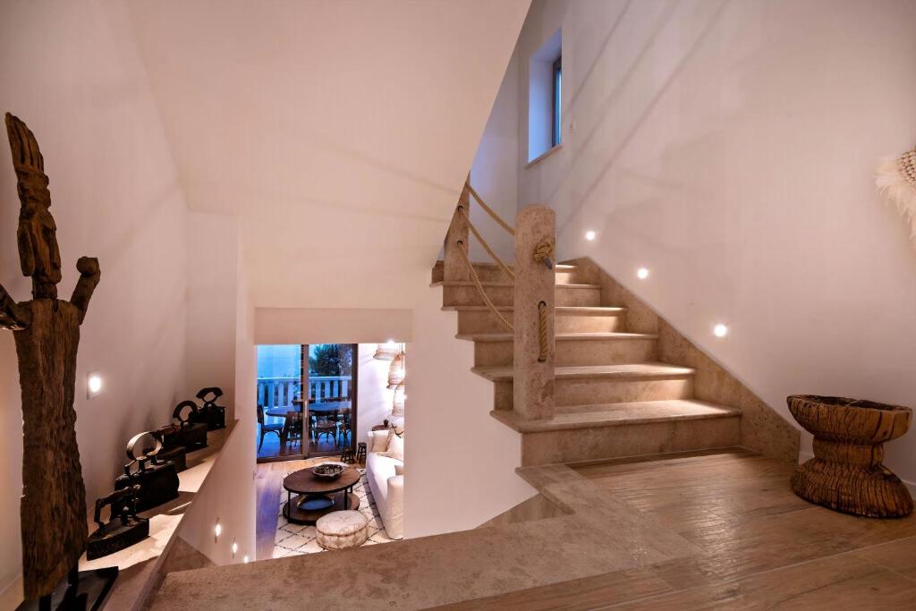 Fotografie z fotogalerie ubytování Charming Bohemian Chic Style Villa 4 Bedrooms Villa Punti Waterfront Sea Front Villa With Stunning Ocean Views Brac v destinaci Selca