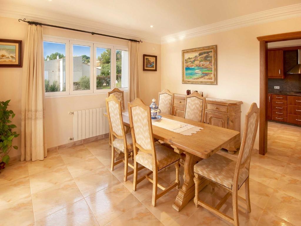 Posezení v ubytování Immaculate Mallorca Villa Las Olas 3 Bedrooms Ideal For Families Couples Alcudia