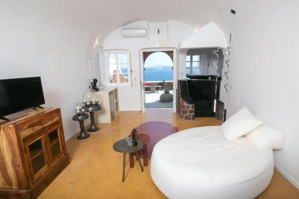 Fotografie z fotogalerie ubytování Aurora Grace Villa With Indoor Plunge Pool Caldera View Wpv Oia Santorini v destinaci Thólos