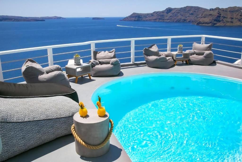 Fotografie z fotogalerie ubytování Aurora Grace Villa With Indoor Plunge Pool Caldera View Wpv Oia Santorini v destinaci Thólos