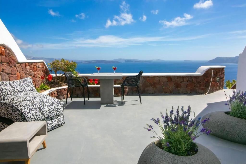 Fotografie z fotogalerie ubytování Aurora Grace Villa With Indoor Plunge Pool Caldera View Wpv Oia Santorini v destinaci Thólos