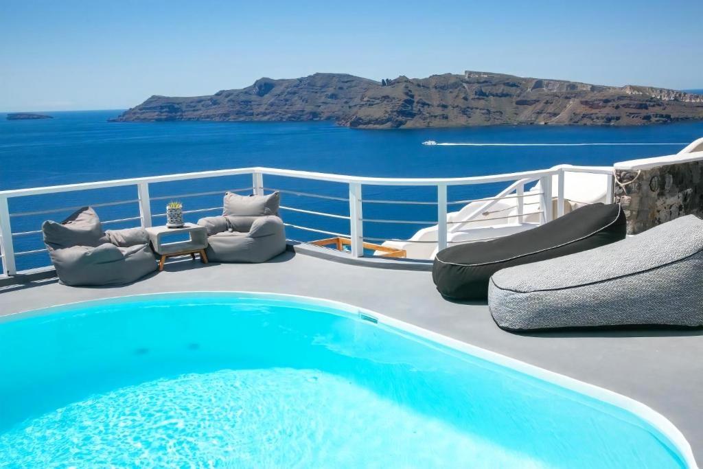 Fotografie z fotogalerie ubytování Aurora Grace Villa With Indoor Plunge Pool Caldera View Wpv Oia Santorini v destinaci Thólos