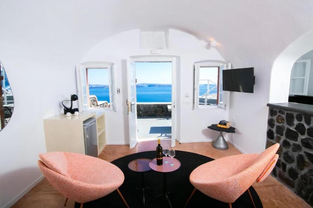 Fotografie z fotogalerie ubytování Aurora Grace Villa With Indoor Plunge Pool Caldera View Wpv Oia Santorini v destinaci Thólos
