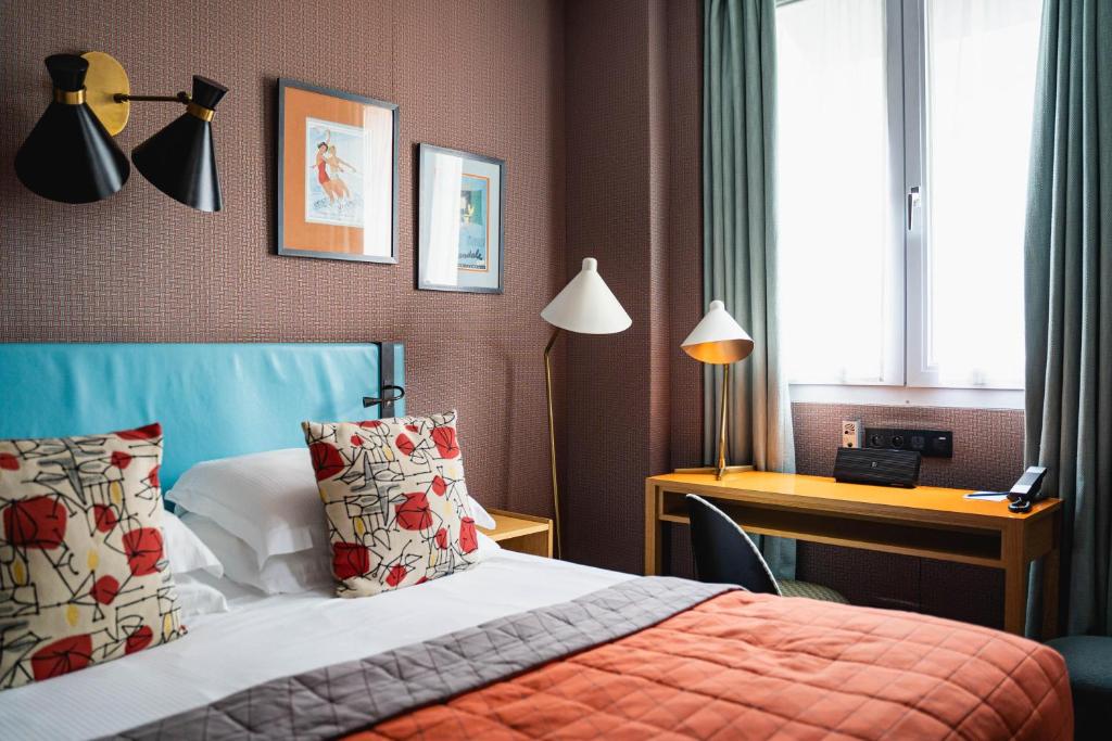 Postel nebo postele na pokoji v ubytování Hôtel Artus