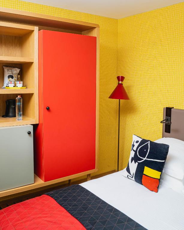 Postel nebo postele na pokoji v ubytování Hôtel Artus