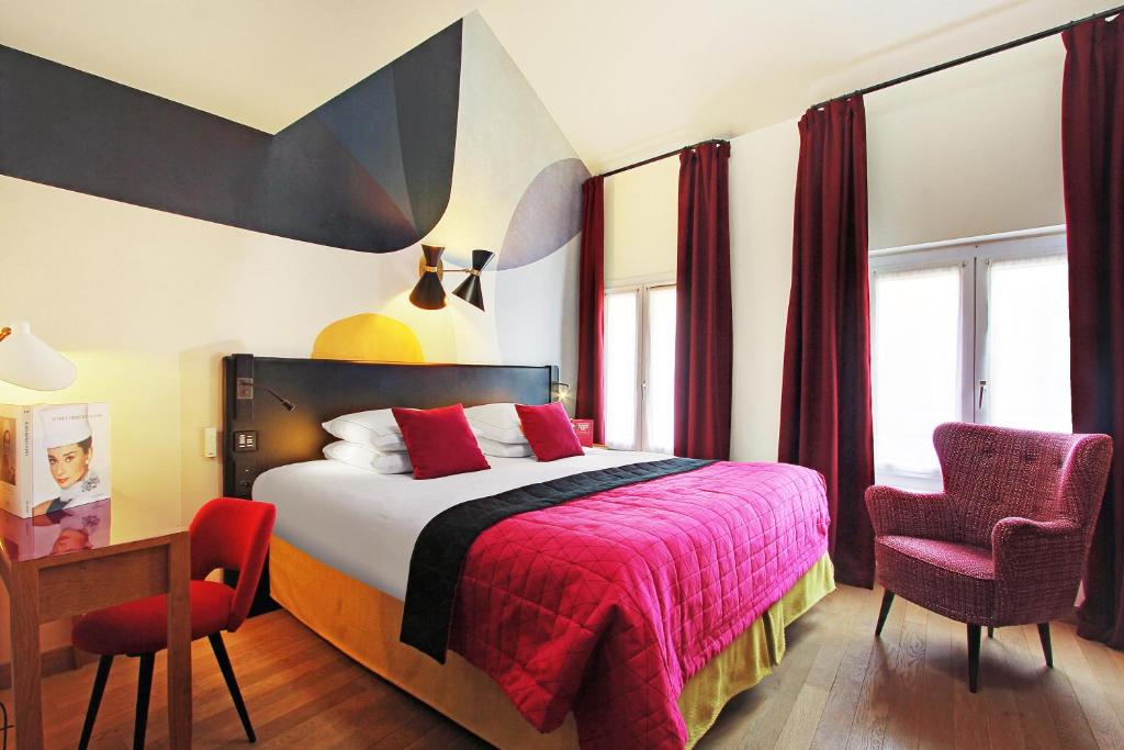 Postel nebo postele na pokoji v ubytování Hôtel Artus
