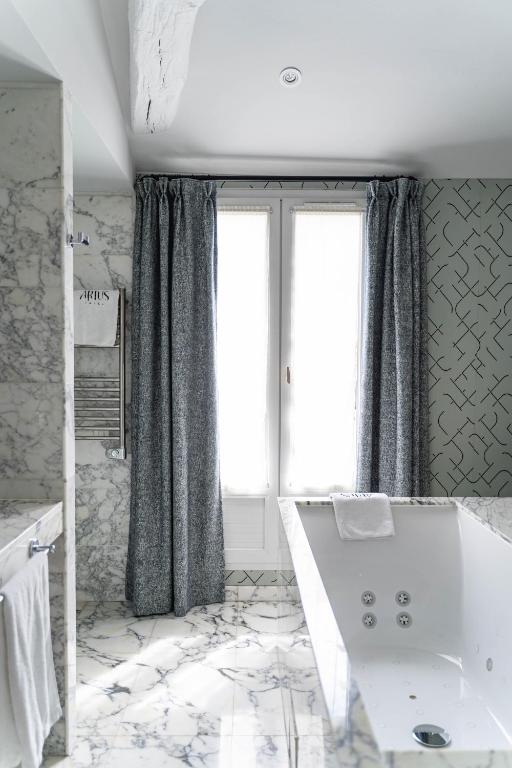 Koupelna v ubytování Hôtel Artus