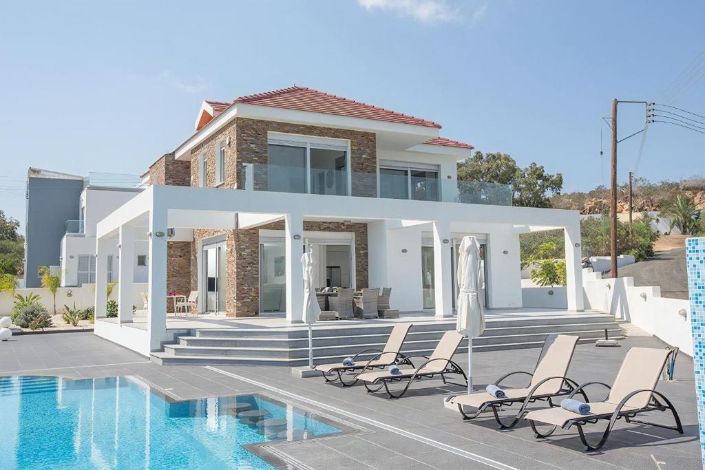 Villa Protara Chrysos - Beautiful 5 Bedroom Protaras Villa - Walking Distance To Fig Tree Bay