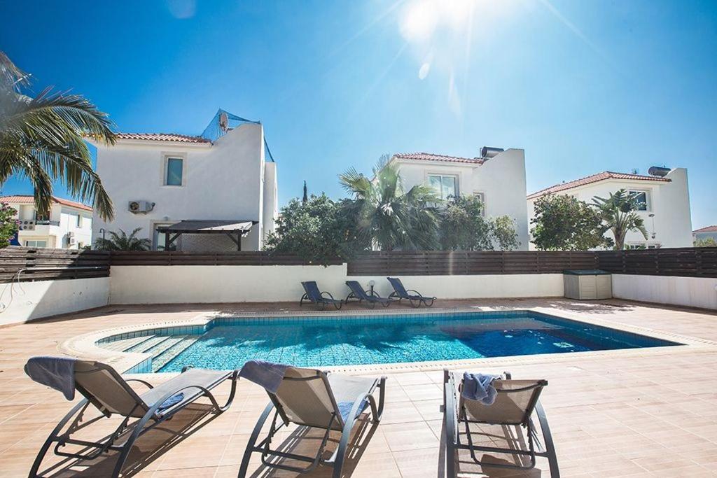 Apt Pernera Dyo - Modern 2 Bedroom Pernera Apt With Communal Pool - Close To All Amenities