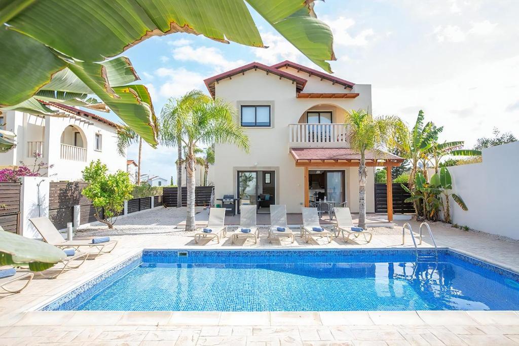 Villa Kanthos - Beautiful 4 Bedroom Protaras Villa With Pool - Close To The Beach