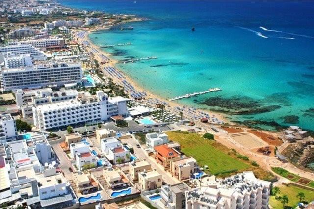Apt Lasonos Asimi - Luxury 3 Bedroom Appartment - Protaras Apt With Communal Pool On Fig Tree Bay