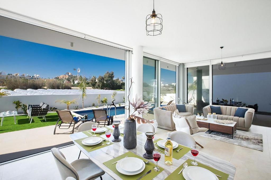 Posezení v ubytování Villa Olive Chrysos, Brand New, Luxury 3 Bdr Protaras Villa, With Private Pool