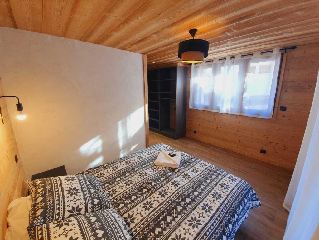 Postel nebo postele na pokoji v ubytování Chalet Delphinette - Spa privatif