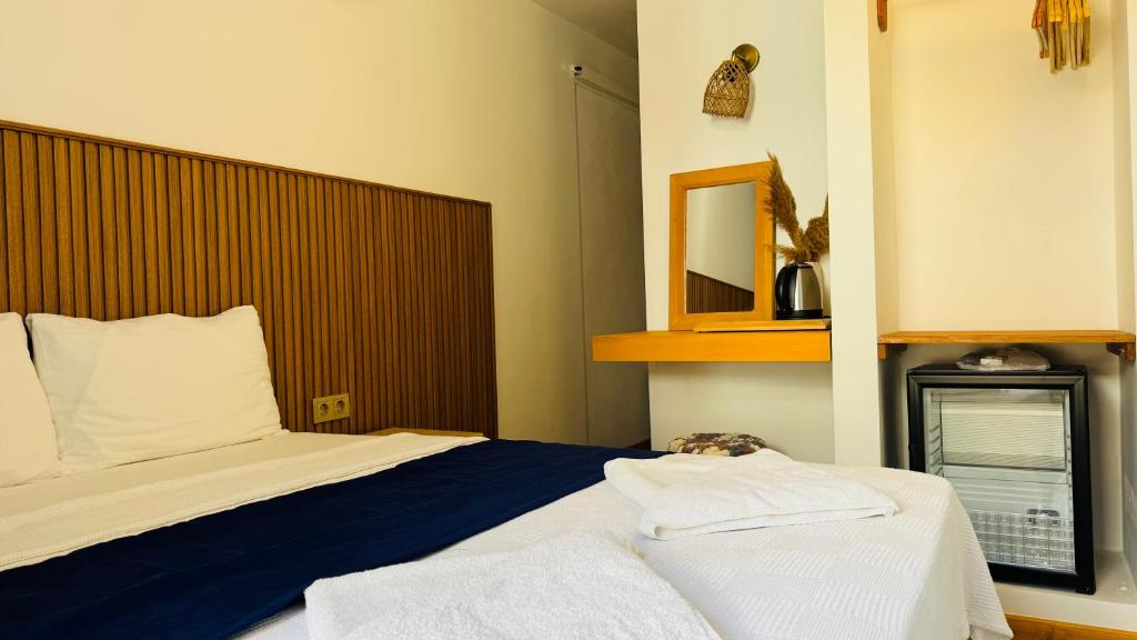 A bed or beds in a room at Tomsan Suites & Villas Akyaka
