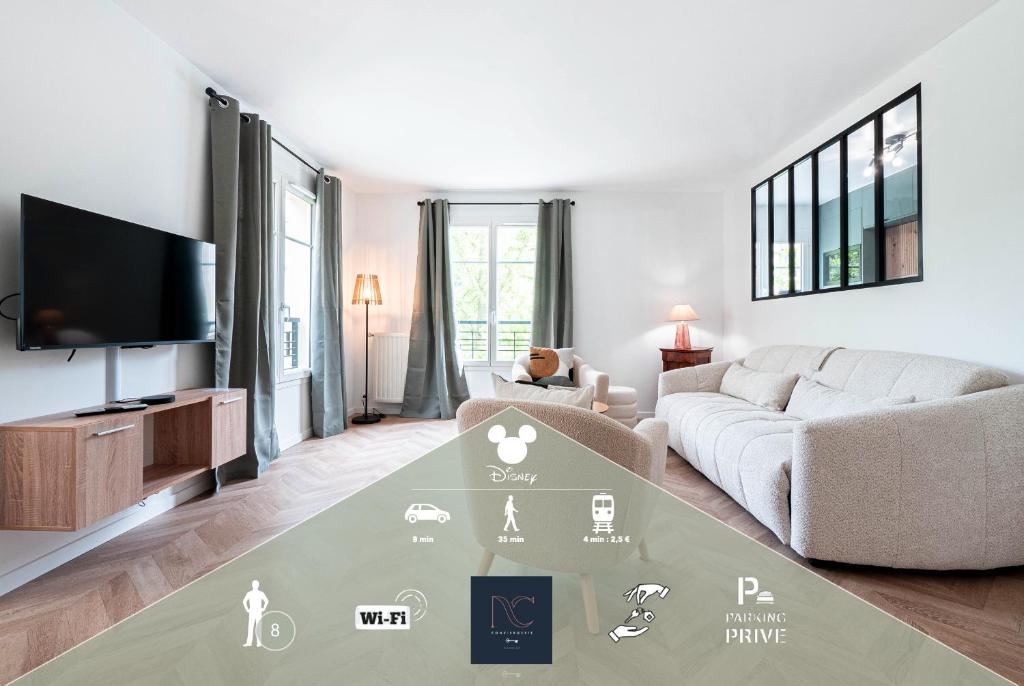 un salon avec un canapé et une télévision dans l'établissement Disneyland-Cosy, 8 pers, Parking, Wifi, à Serris