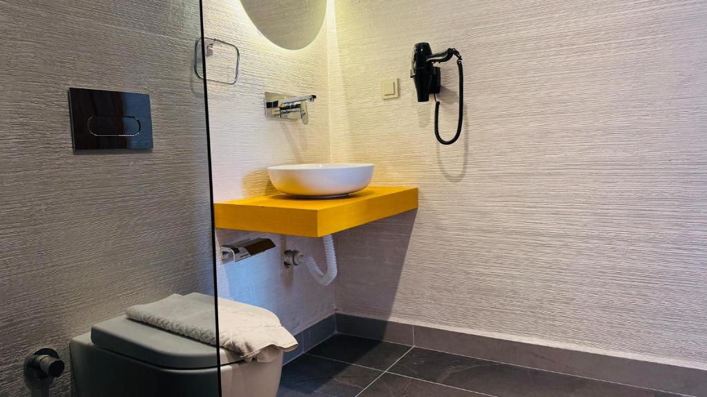 A bathroom at Tomsan Suites & Villas Akyaka