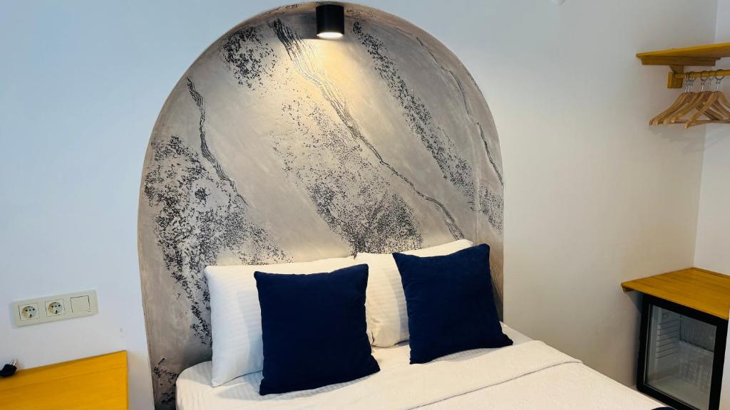 A bed or beds in a room at Tomsan Suites & Villas Akyaka